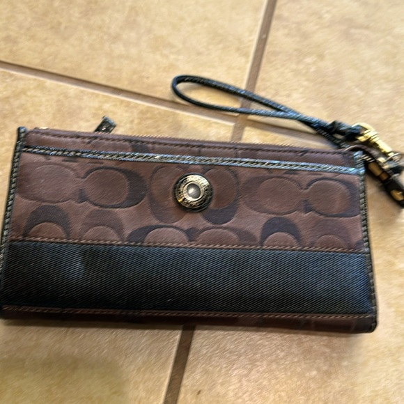 Coach Handbags - Coach wallet/ satchel